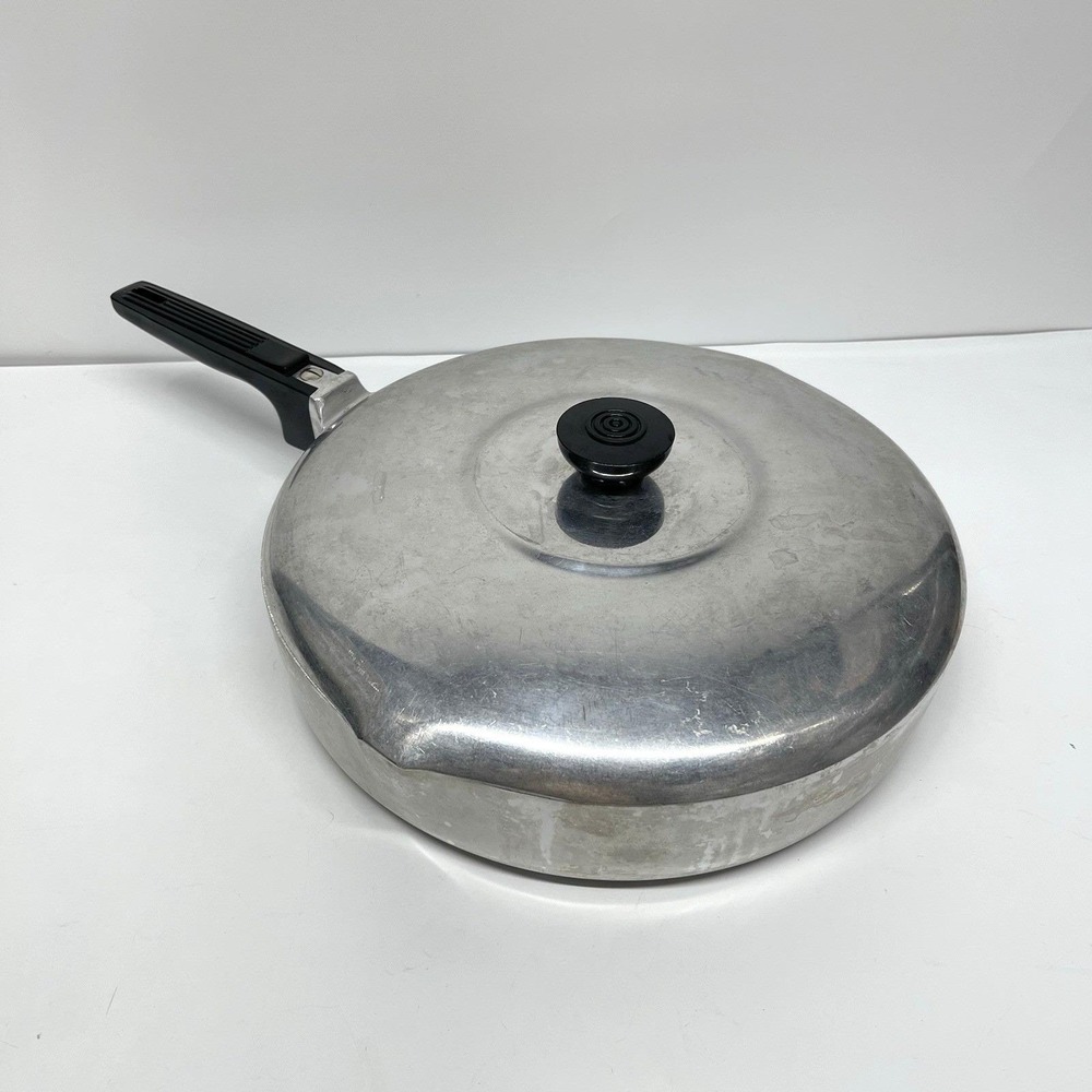 Vintage Wagner Ware Sydney O Magnalite 4512 11.5" Double Spout Skillet Pan Lid